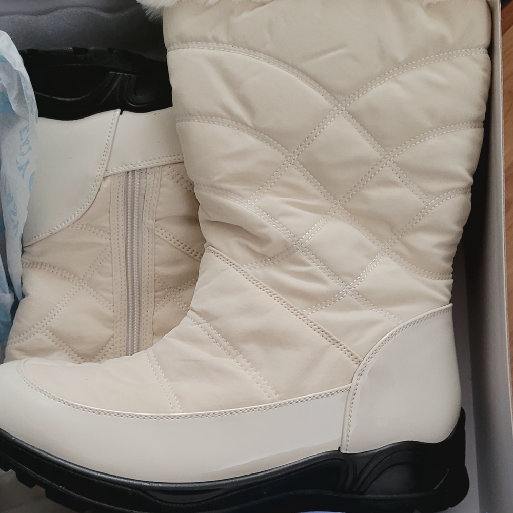 Easy Street Cream Quilted Winter Boots